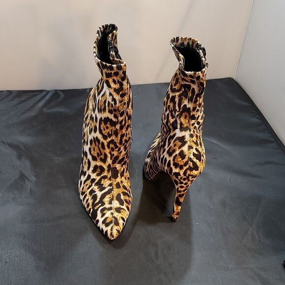 SO ME LEOPARD POINTED TOE SIDE ZIP CLOSURE ANKLE BOOT - Picture 4 of 14